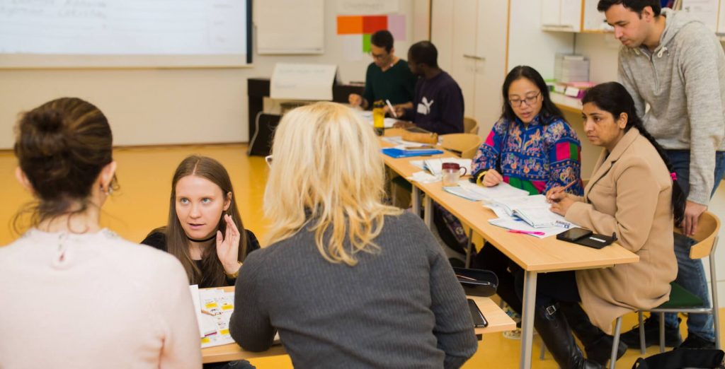 Finnish Course for Immigrants Helsinki Kauniainen studying