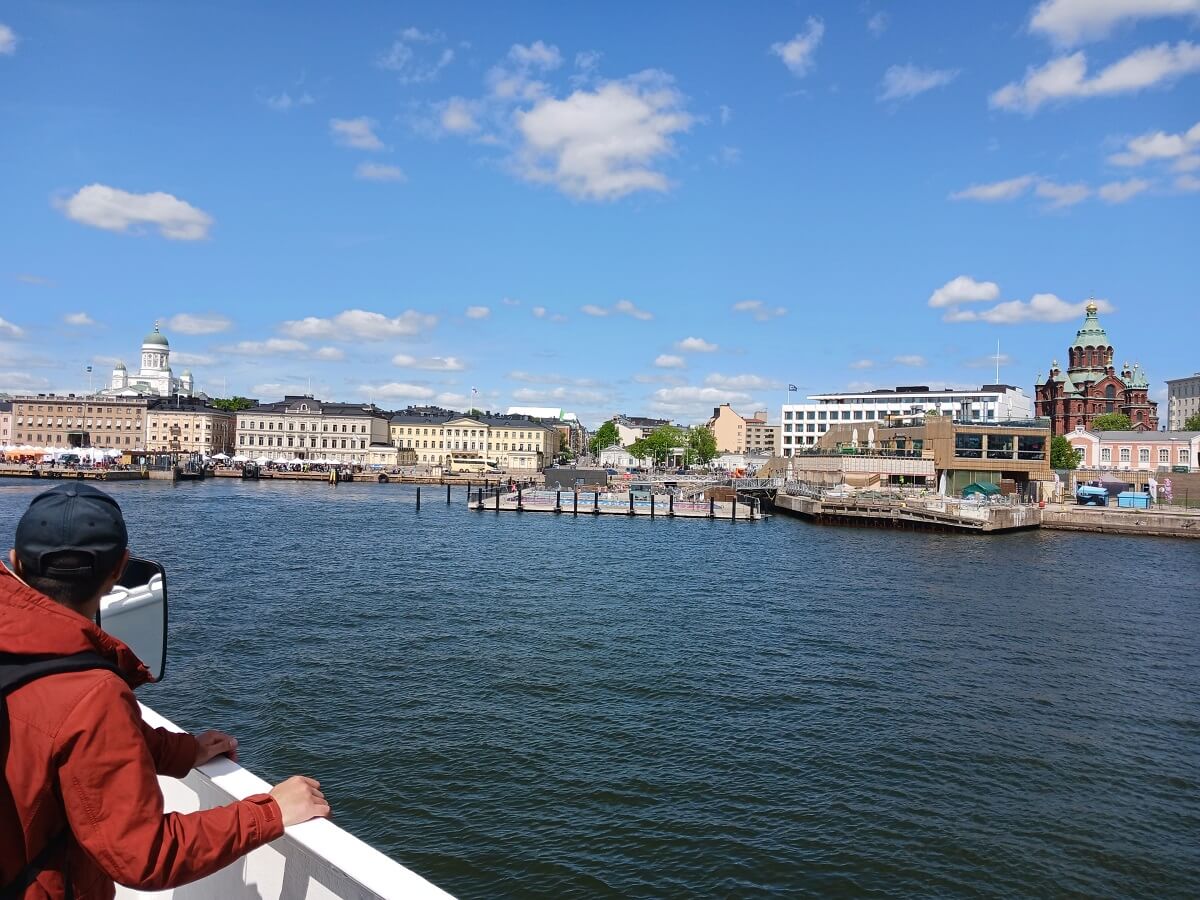 ferry to Suomenlinna